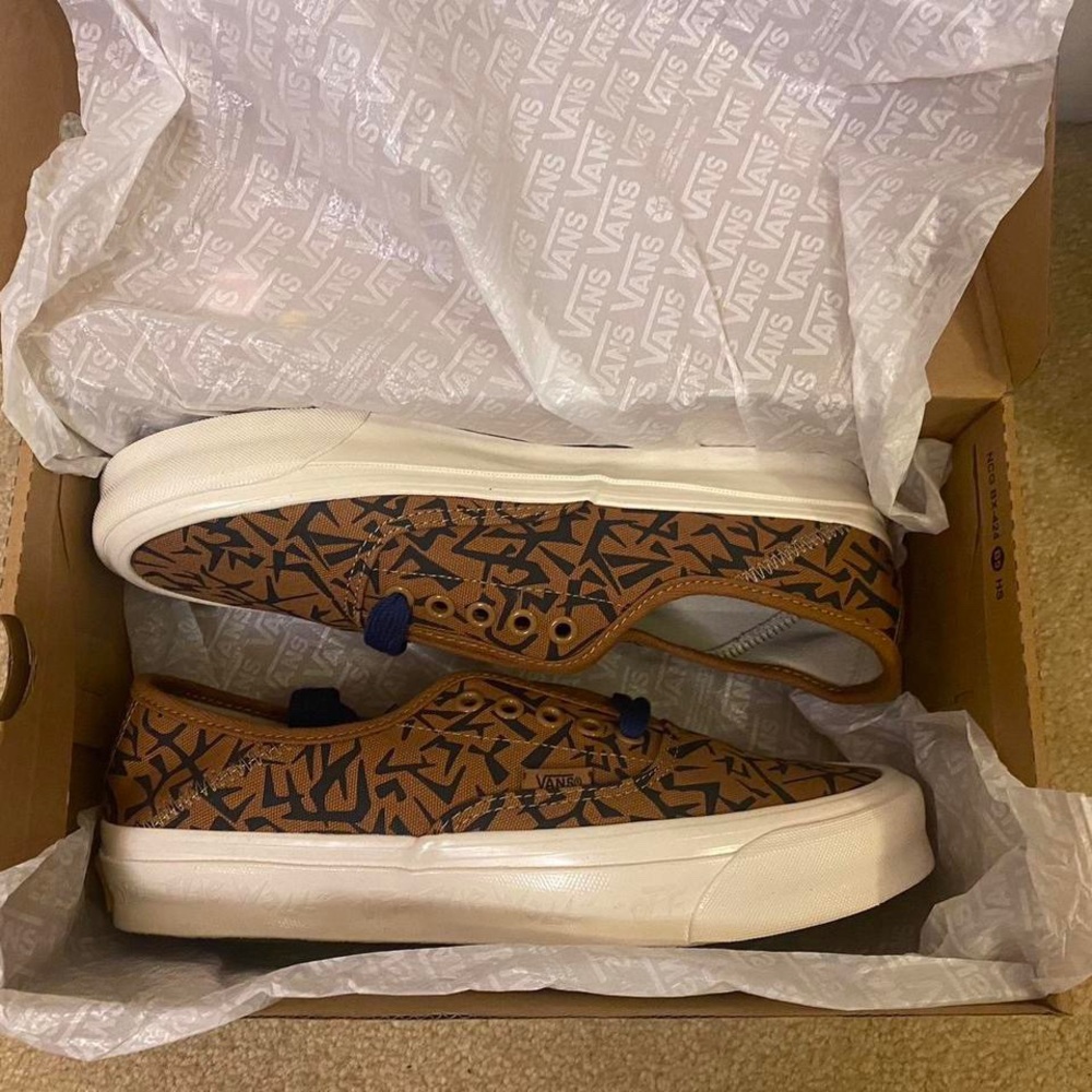 Vans taka hayashi
** NEVER WORN **